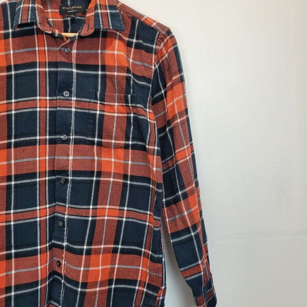 Banana Republic Plaid  Flannel Button Down Shirt - Picture 4 of 8